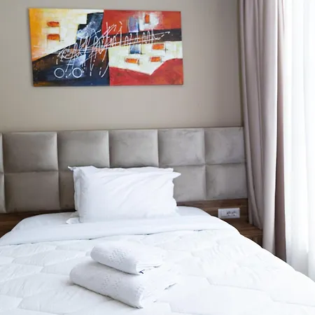 4r Colombo 酒店 地拉那