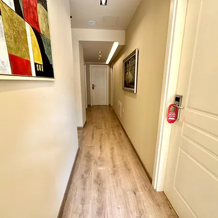 4r Colombo 3* Τίρανα