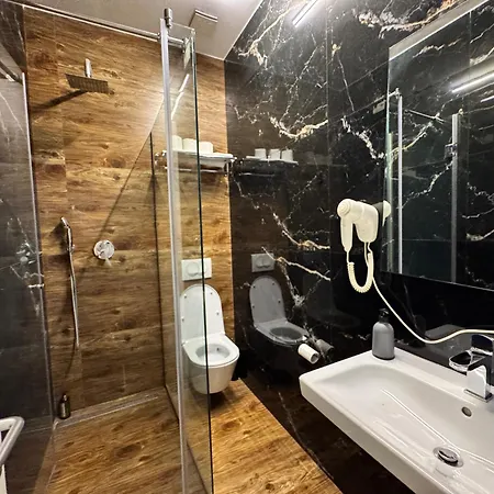 4r Colombo 3* 地拉那