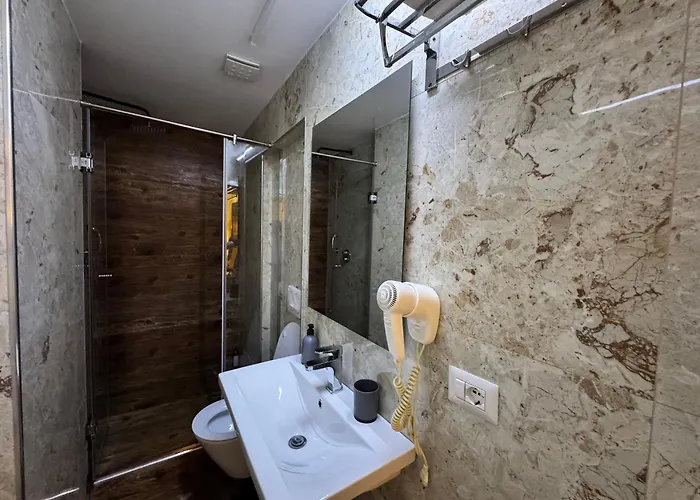 4r Colombo 3* Tirana