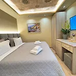 Hotel 4r Colombo 3*