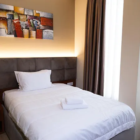 4r Colombo 3*