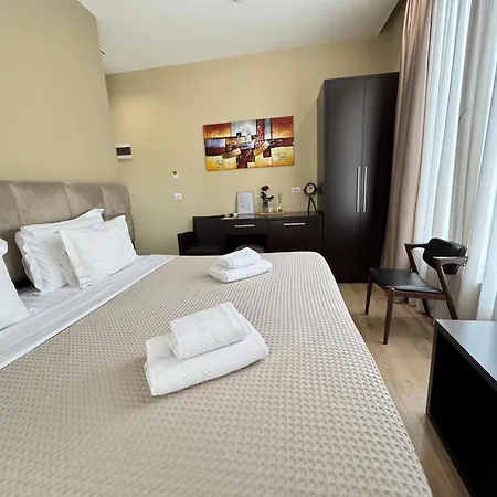4r Colombo 3*