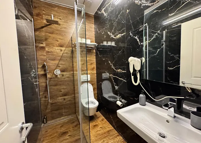 4r Colombo 3* Tirana